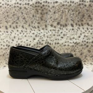 Dansko XP Slip Resistant Clogs Women's Size EU 41 US 10.5 - 11 Black Flower